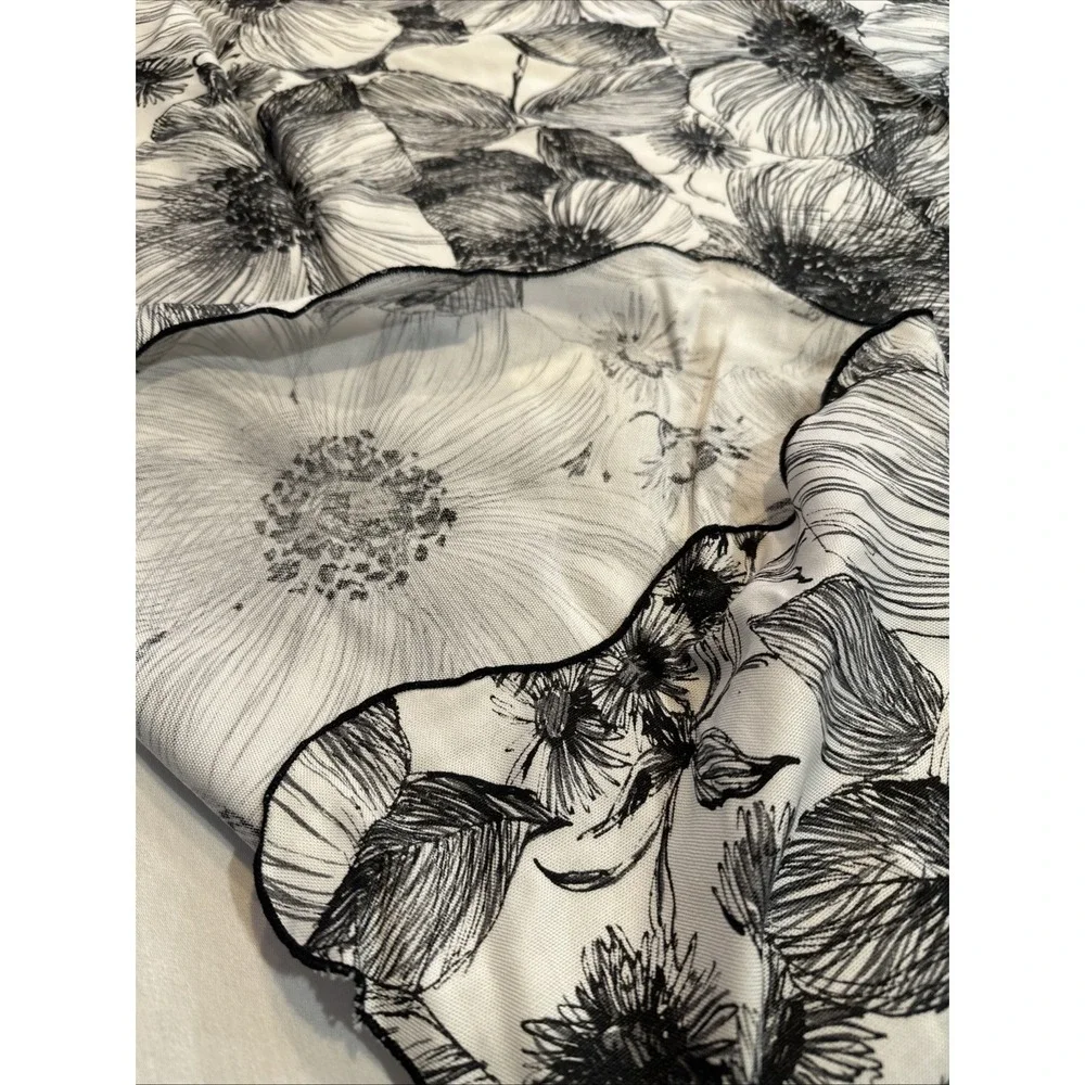 Black And White floral tablecloth Poppy 50 x 52 Scalloped Edge
